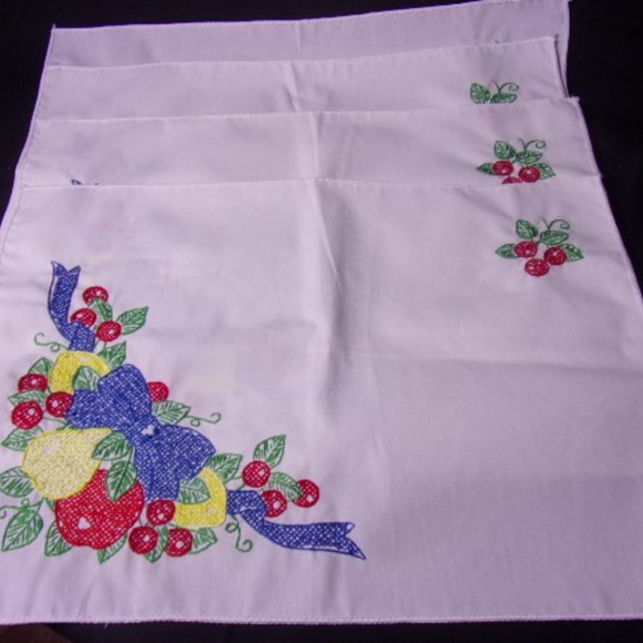 Embroidered Placemats New Set of 4 Fruit Embroidered Placemats Country Farmhouse - Picture 4 of 8